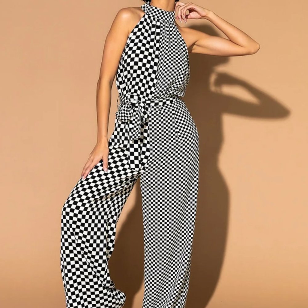 She’s Everything Checkered Jumpsuit NWT (size large)